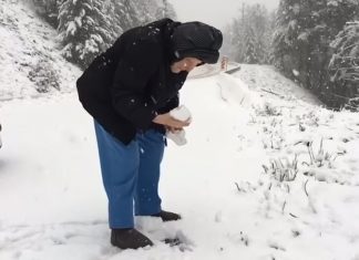101-åringen ber sønnen stanse bilen. Se øyeblikket millioner av mennesker elsker!