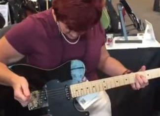 Bestemoren aner lite om at hun blir filmet. Nå tar klippet av på internett!