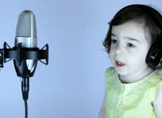 Denne faren tar med sin 3 år gamle datter i studioet. En slik versjon av A-ha har du aldri sett!