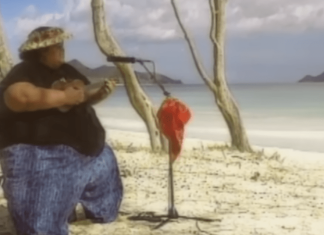 Hør den fantastiske versjonen av Somewhere over the rainbow. Gåsehud!