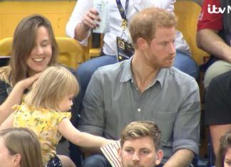 Jenta stjal Prins Harrys popcorn i skjul – se hva som skjer da han oppdager henne!