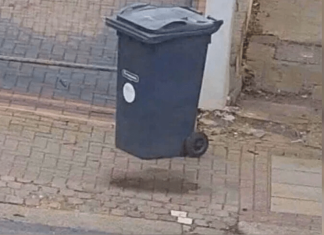 Dette bildet tar av på nett. Svever søppelbøtta? Her får du svaret!